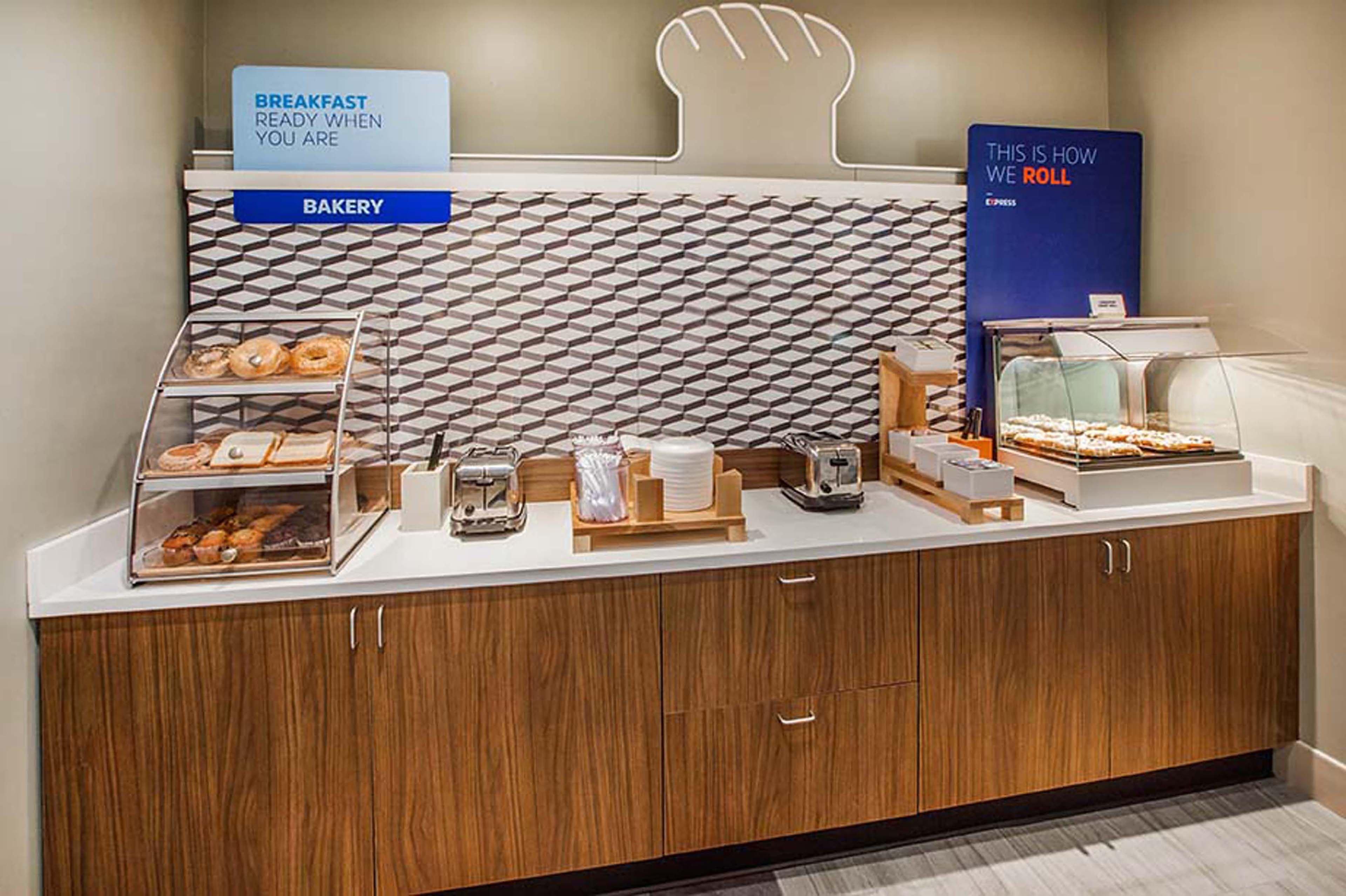 Holiday Inn Express Louisville Airport Expo Center By Ihg Dış mekan fotoğraf